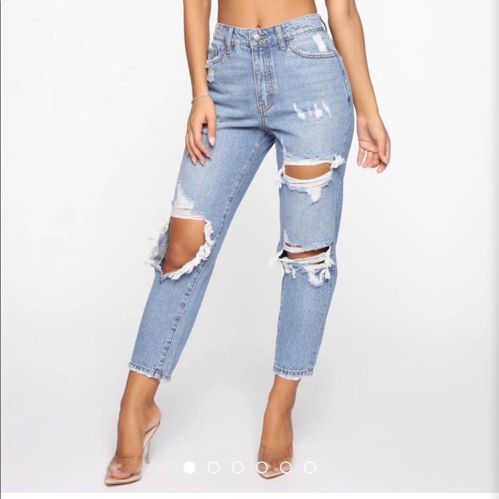 NWT Distressed mom fit jeans